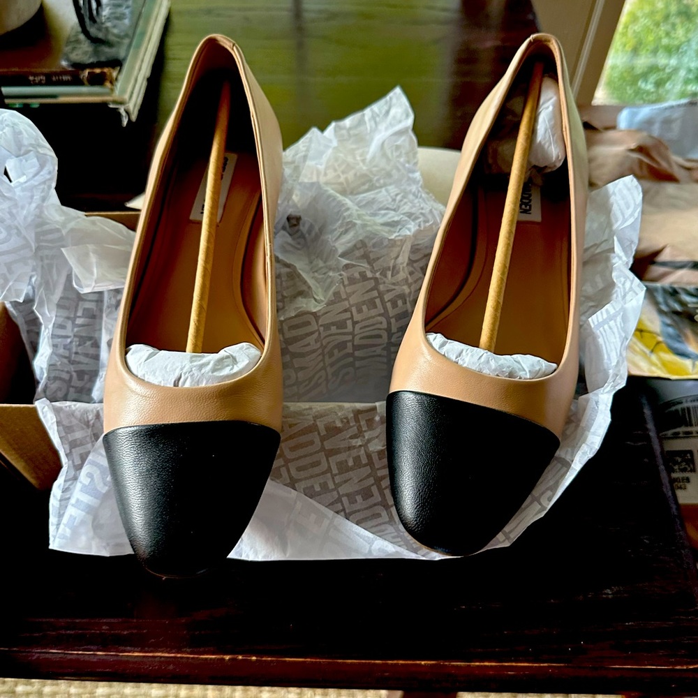 Brand new versatile Steve Madden ballet flats.